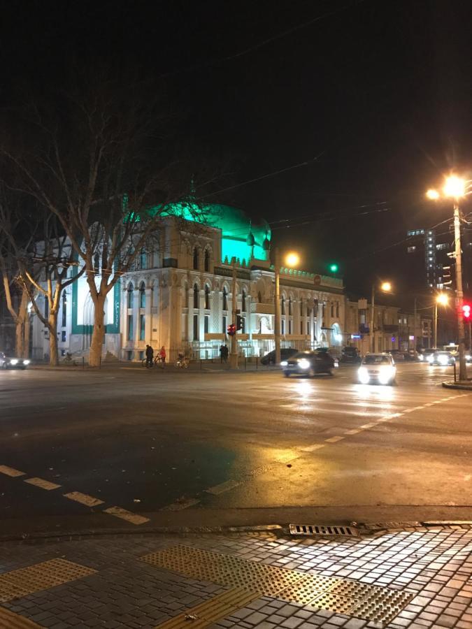 Атмосферная Квартира В Центре Одессы Odessa Buitenkant foto
